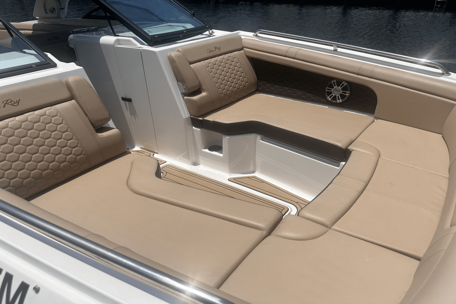 2023 Sea Ray 290 SDX OB Image Thumbnail #5