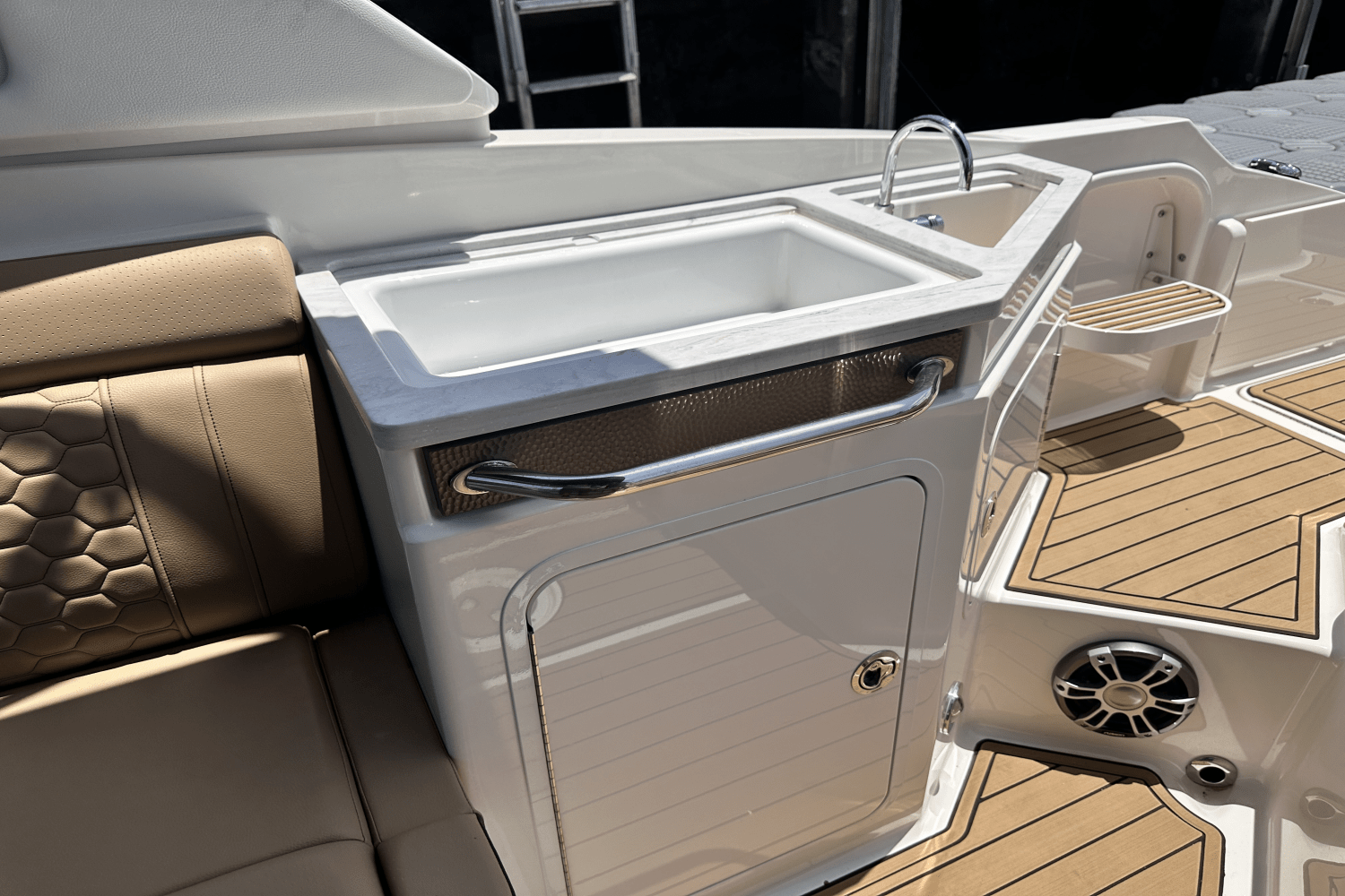 2023 Sea Ray 290 SDX OB Image Thumbnail #28