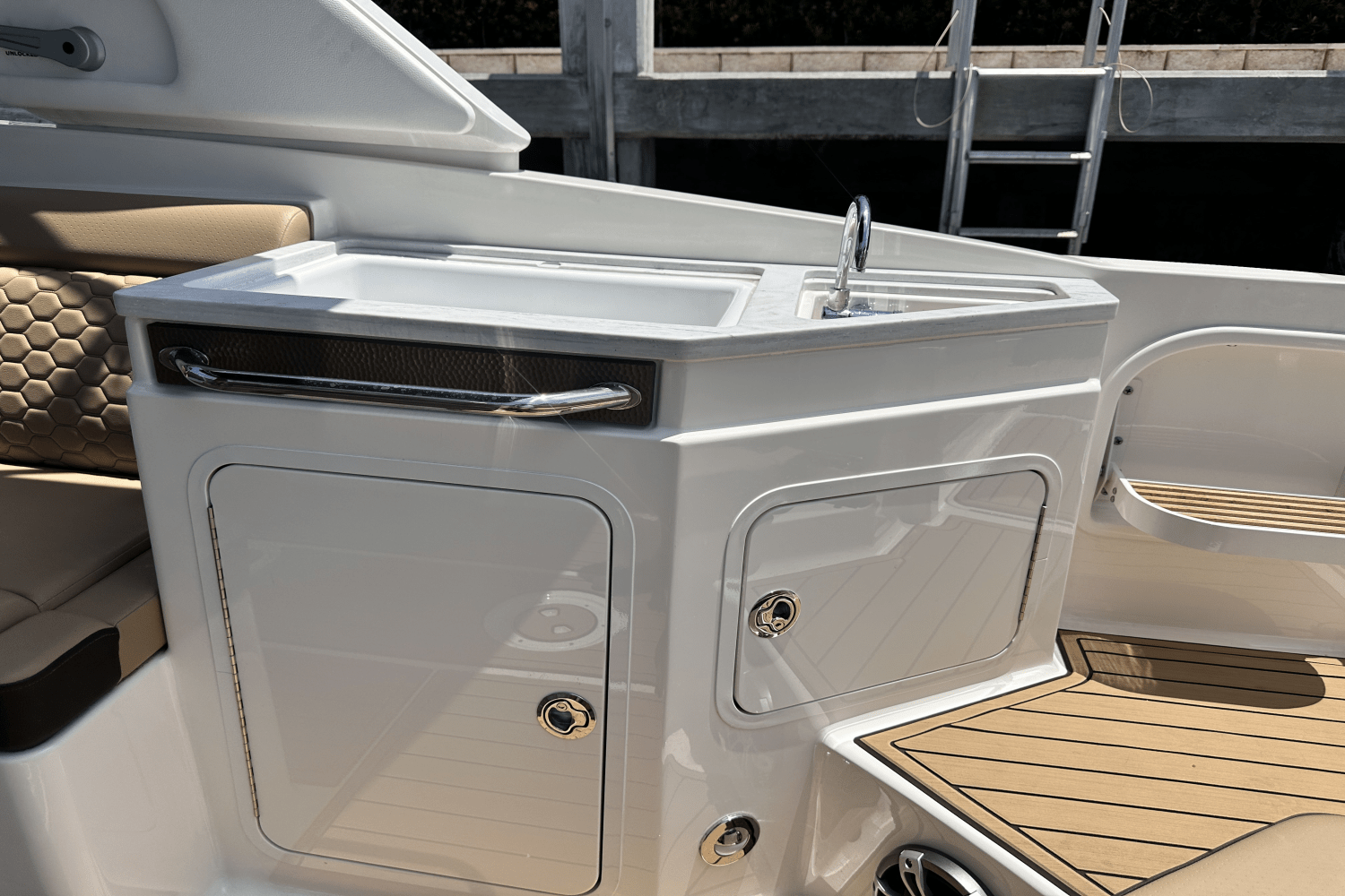 2023 Sea Ray 290 SDX OB Image Thumbnail #29