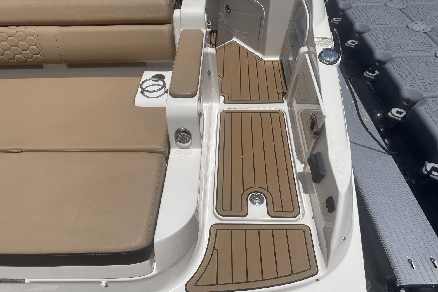 2023 Sea Ray 290 SDX OB Image Thumbnail #15