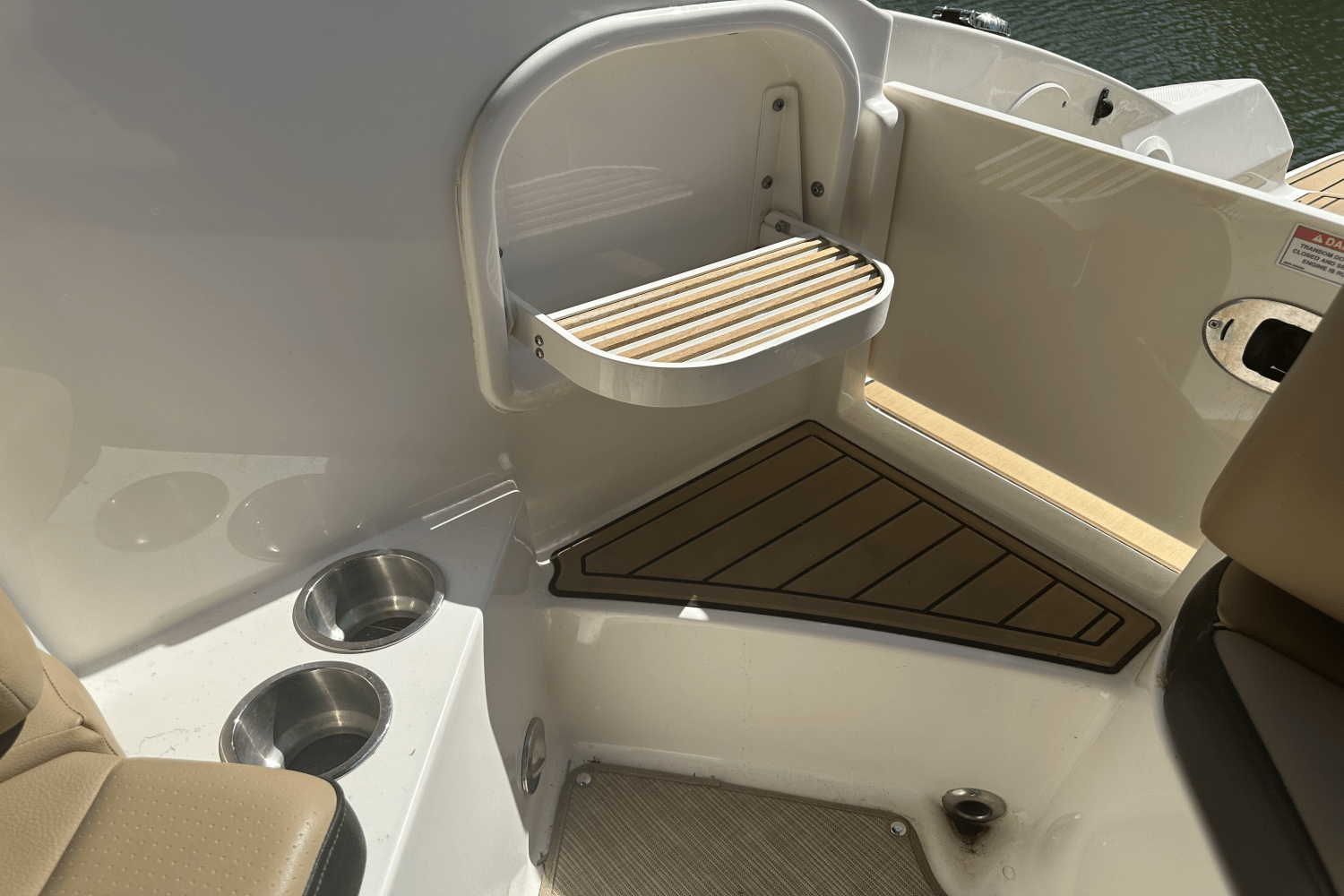 2021 Sea Ray SDX 270 OB Image Thumbnail #9
