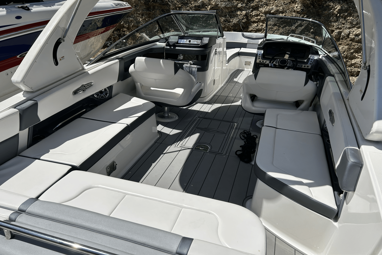 2021 Chaparral 30 SURF Image Thumbnail #5
