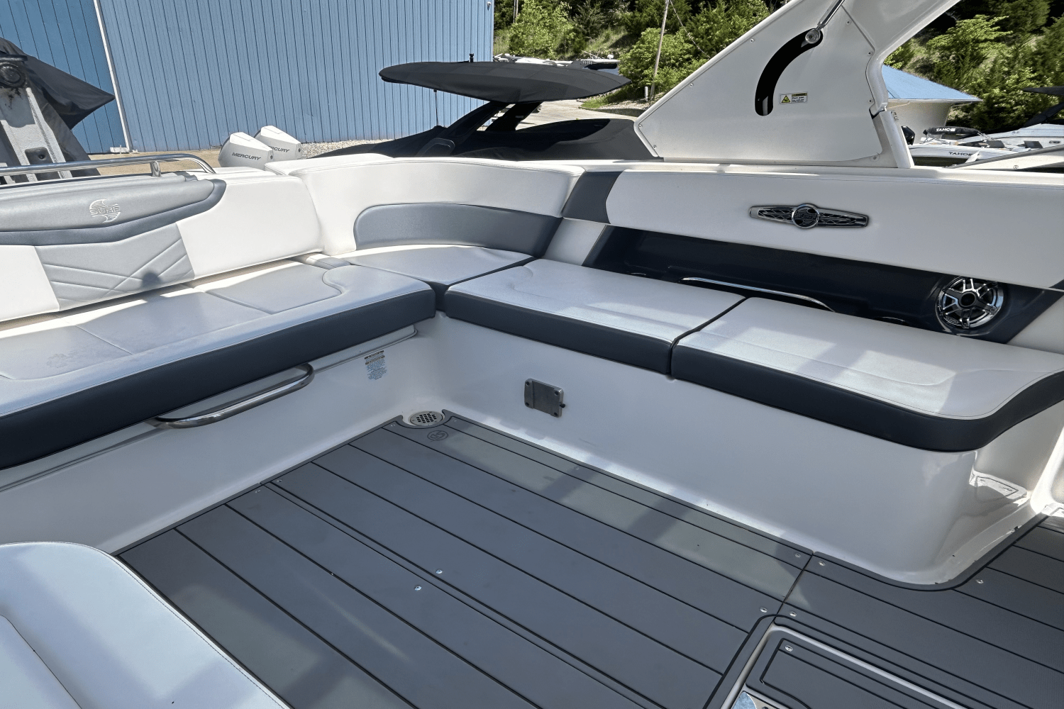 2021 Chaparral 30 SURF Image Thumbnail #8