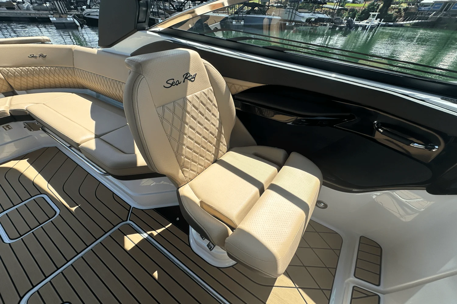 2026 Sea Ray SLX 280 Image Thumbnail #17