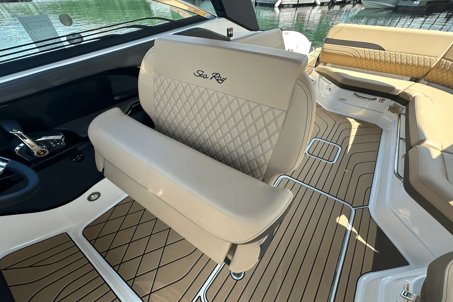 2026 Sea Ray SLX 280 Image Thumbnail #16