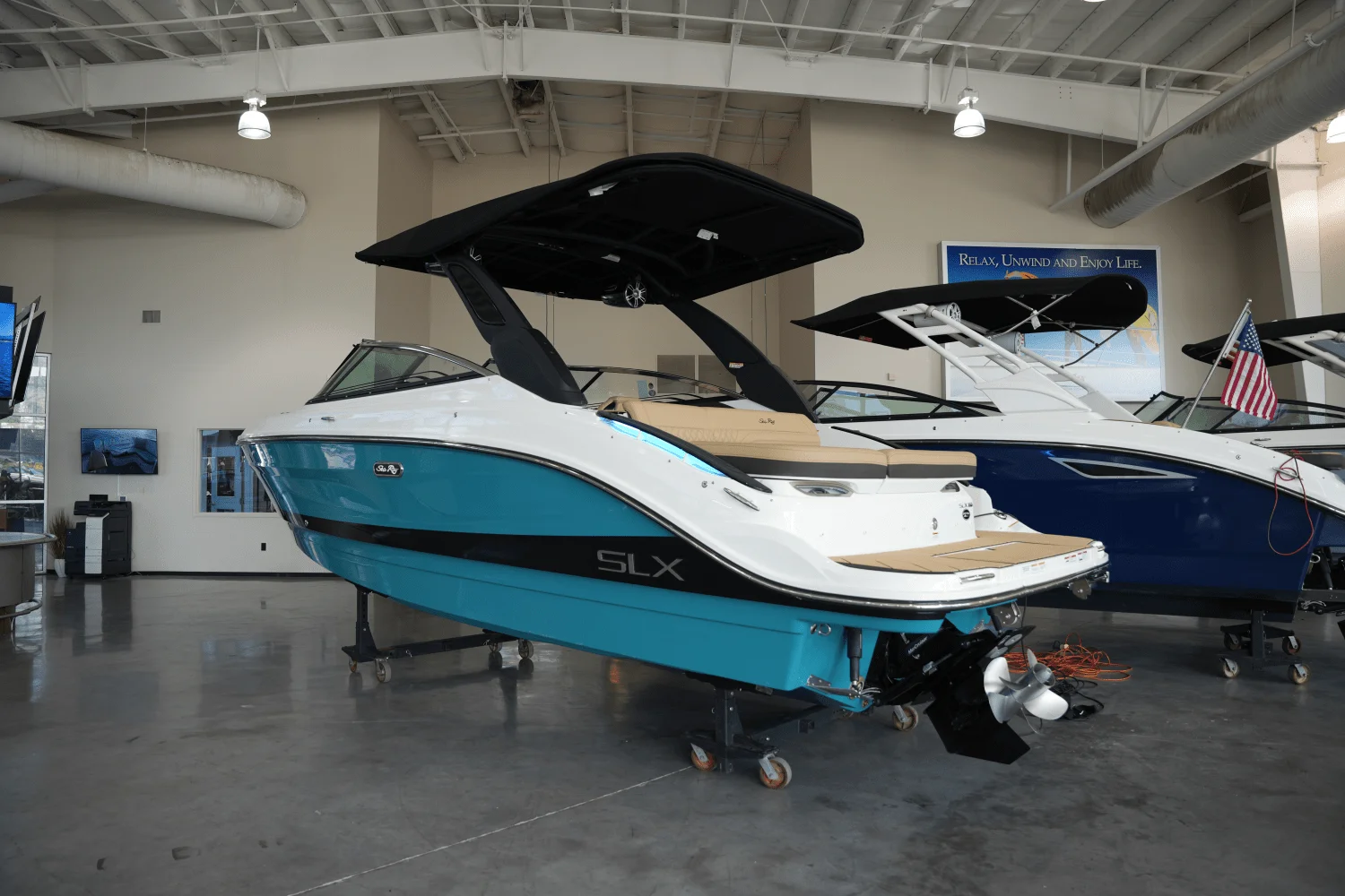 2026 Sea Ray SLX 260 Image Thumbnail #3
