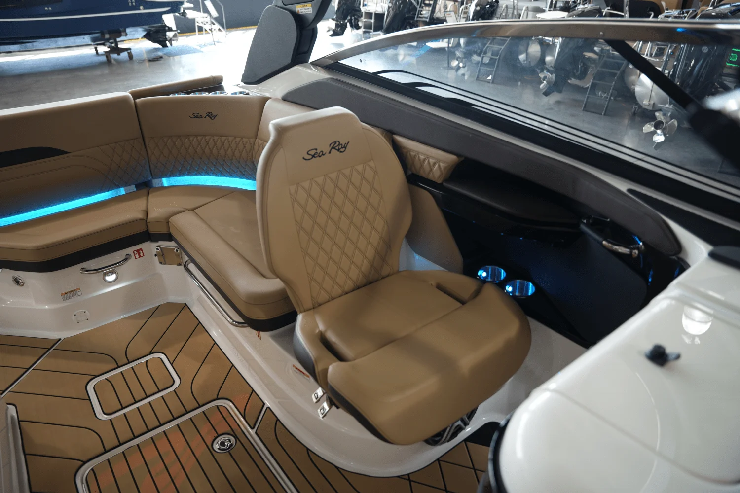 2026 Sea Ray SLX 260 Image Thumbnail #15