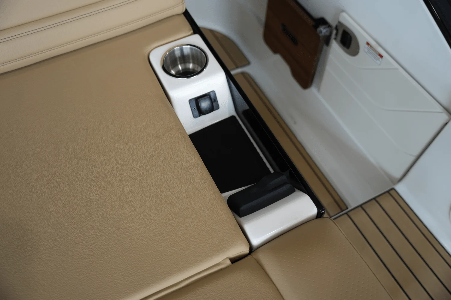 2026 Sea Ray SLX 260 Image Thumbnail #9