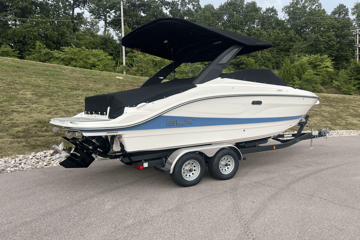 2026 Sea Ray SLX 260 Image Thumbnail #1
