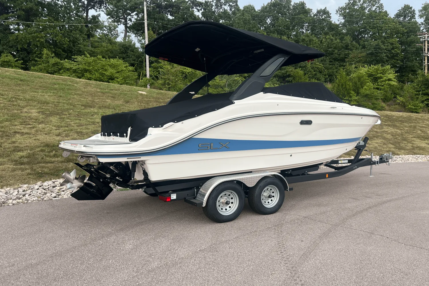 2026 Sea Ray SLX 260 Image Thumbnail #1