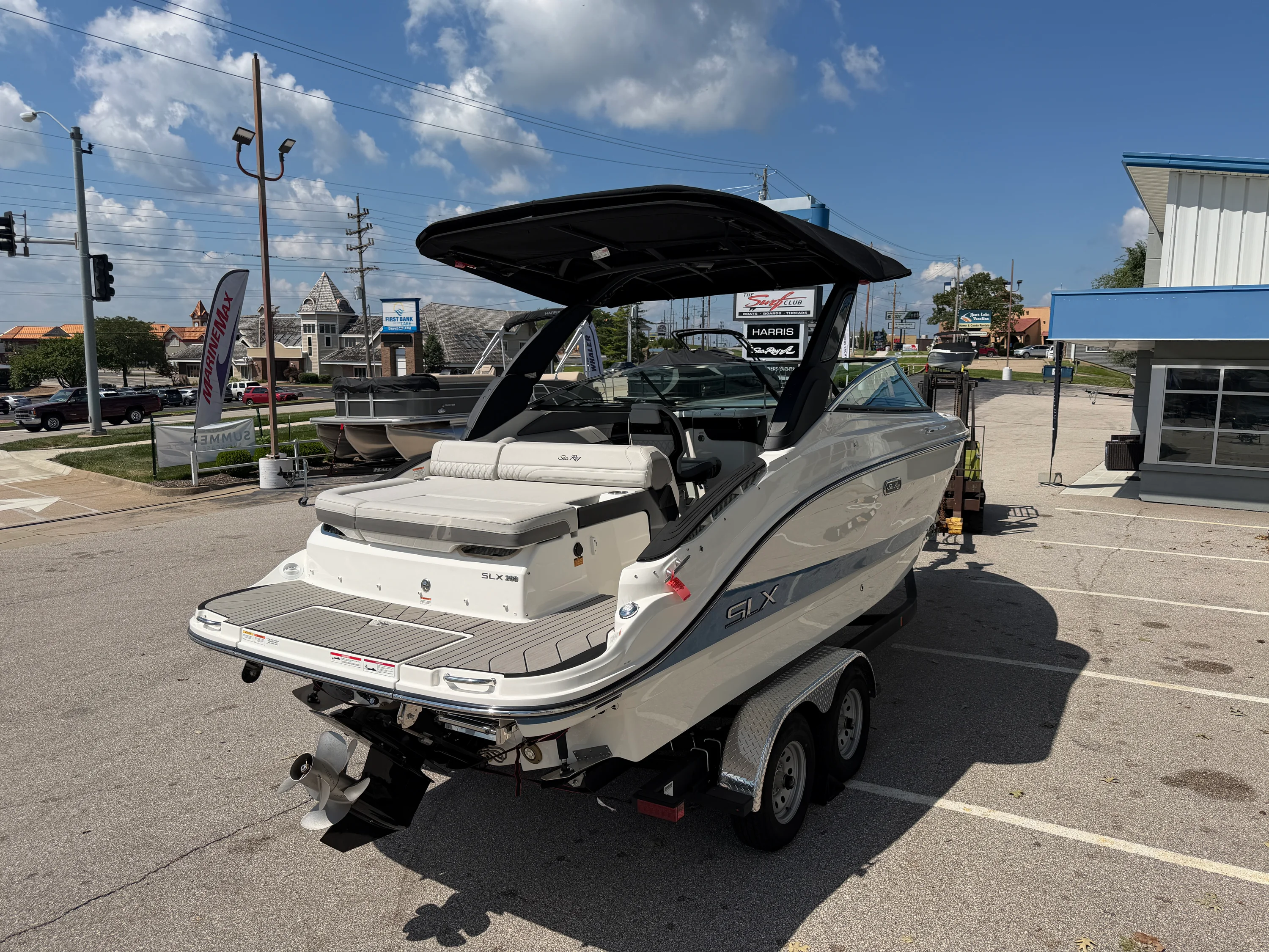 2026 Sea Ray SLX 260 Image Thumbnail #3