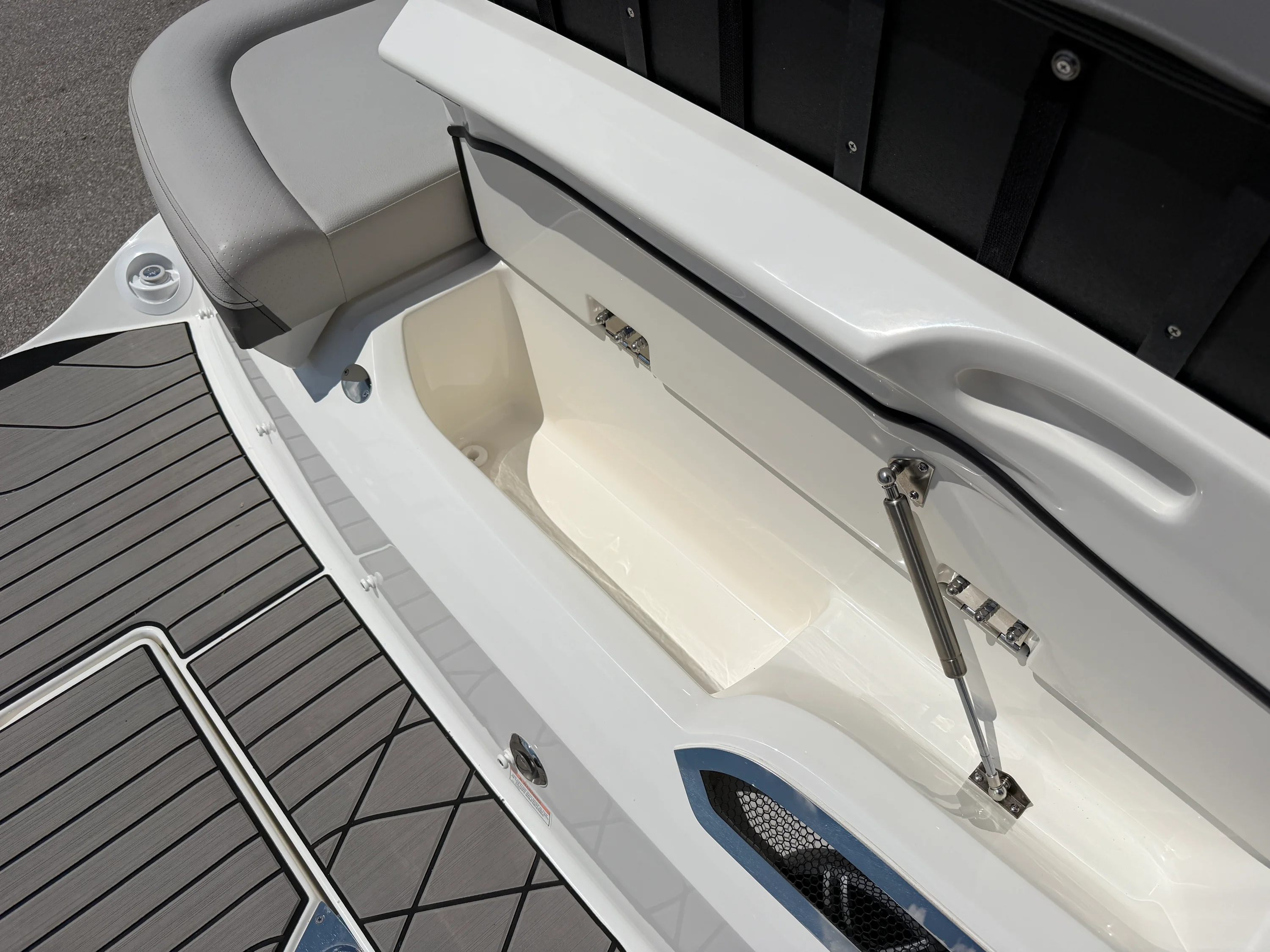 2026 Sea Ray SLX 260 Image Thumbnail #26