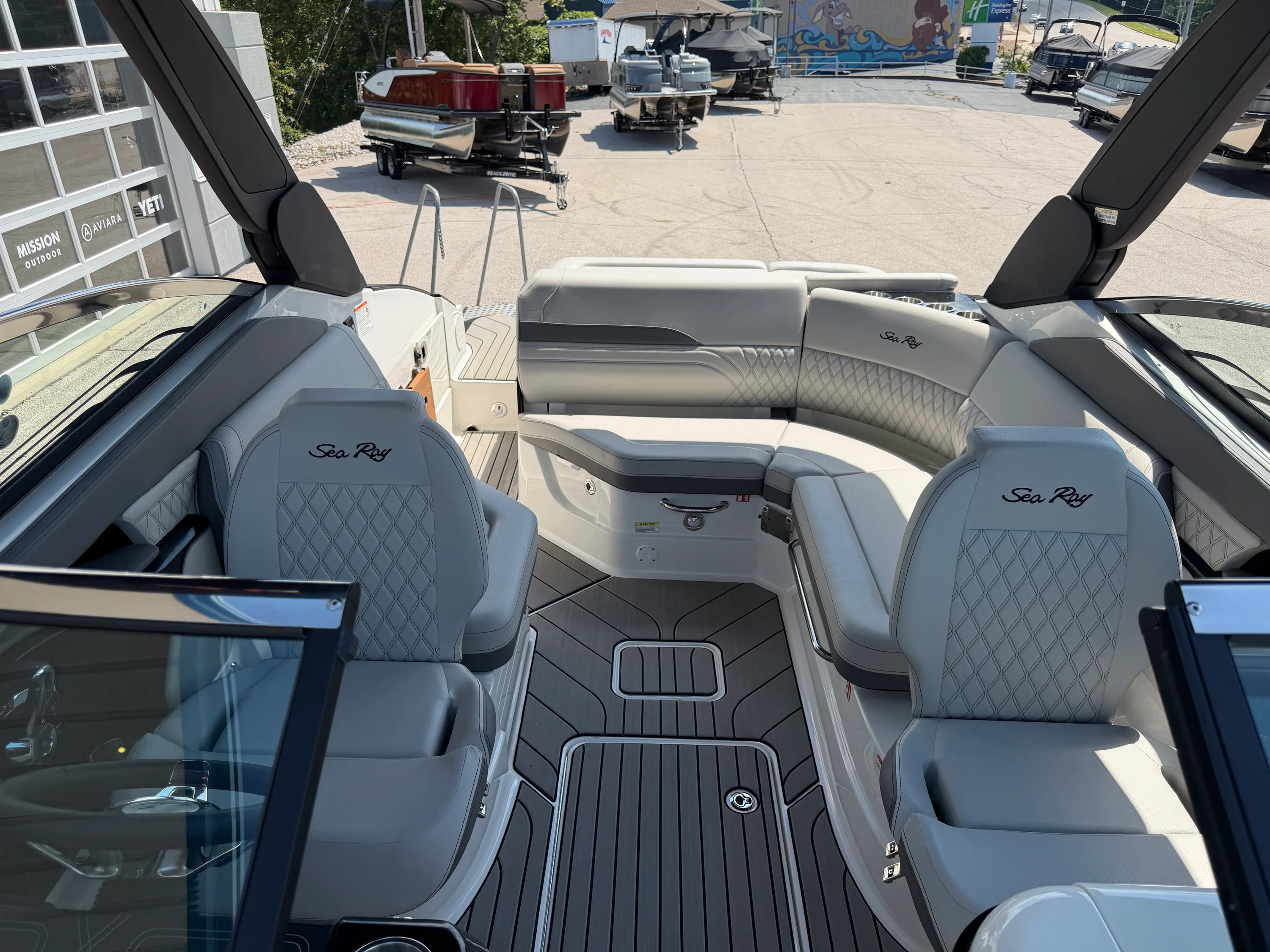 2026 Sea Ray SLX 260 Image Thumbnail #35