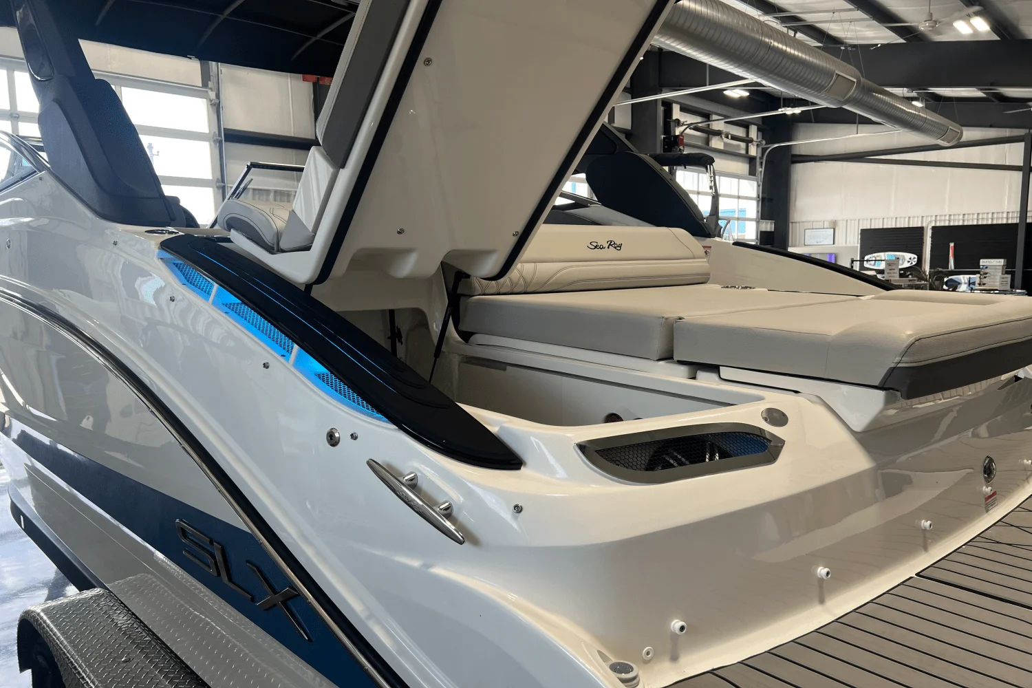 2026 Sea Ray SLX 260 Image Thumbnail #10