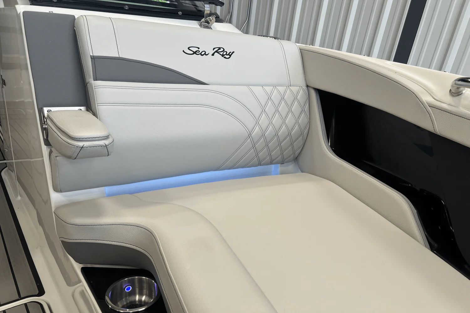 2026 Sea Ray SLX 260 Image Thumbnail #12