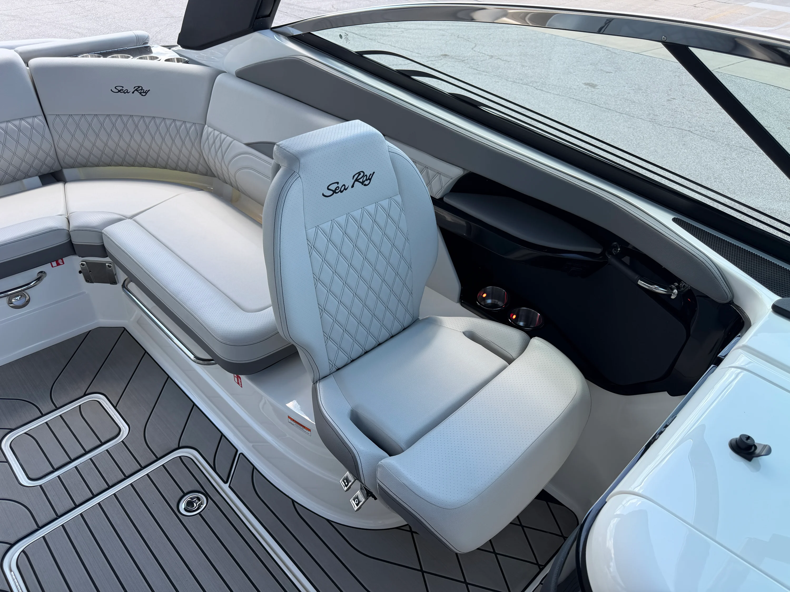 2026 Sea Ray SLX 260 Image Thumbnail #38
