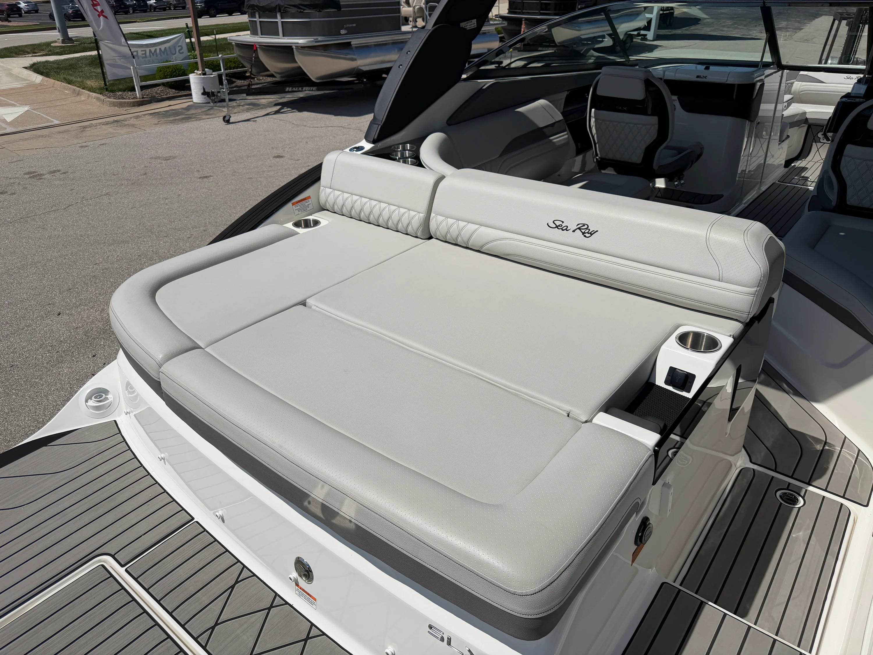 2026 Sea Ray SLX 260 Image Thumbnail #24