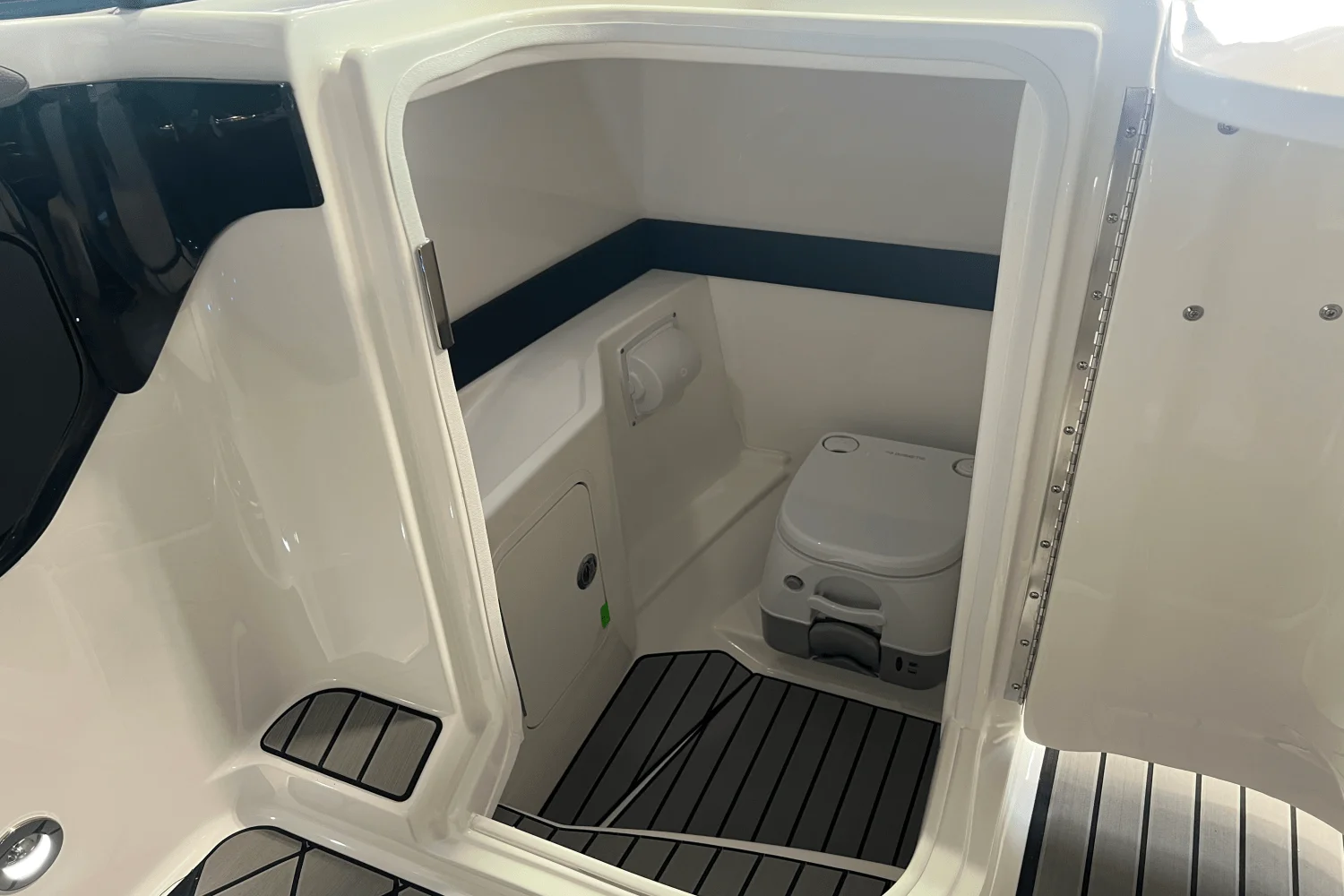 2026 Sea Ray SLX 260 Image Thumbnail #16