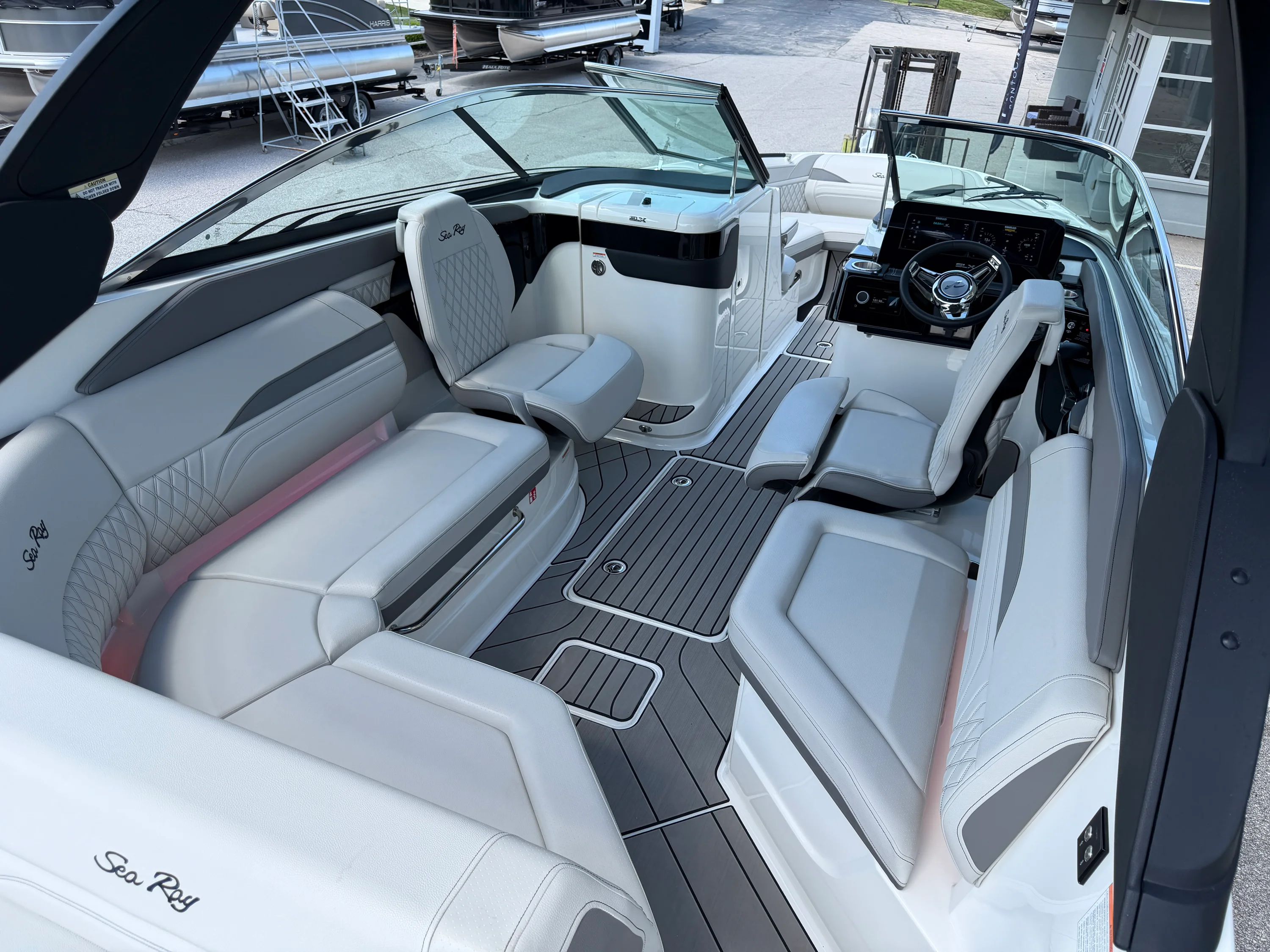 2026 Sea Ray SLX 260 Image Thumbnail #41