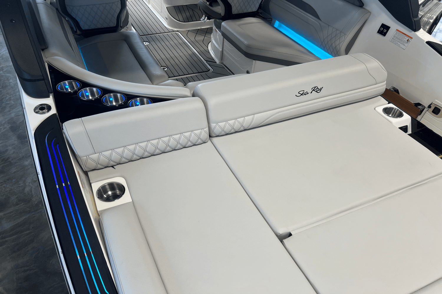 2026 Sea Ray SLX 260 Image Thumbnail #9