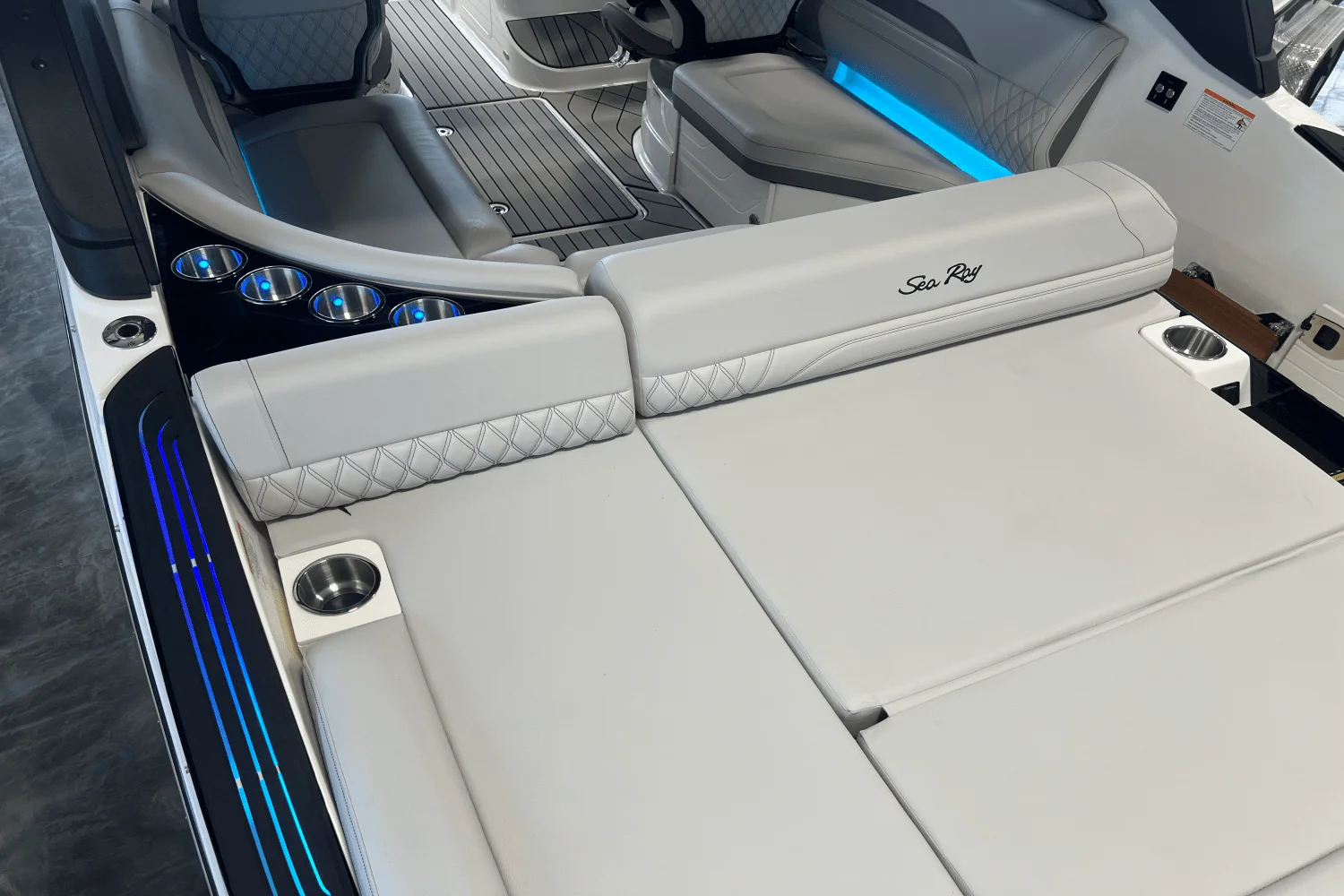 2026 Sea Ray SLX 260 Image Thumbnail #9