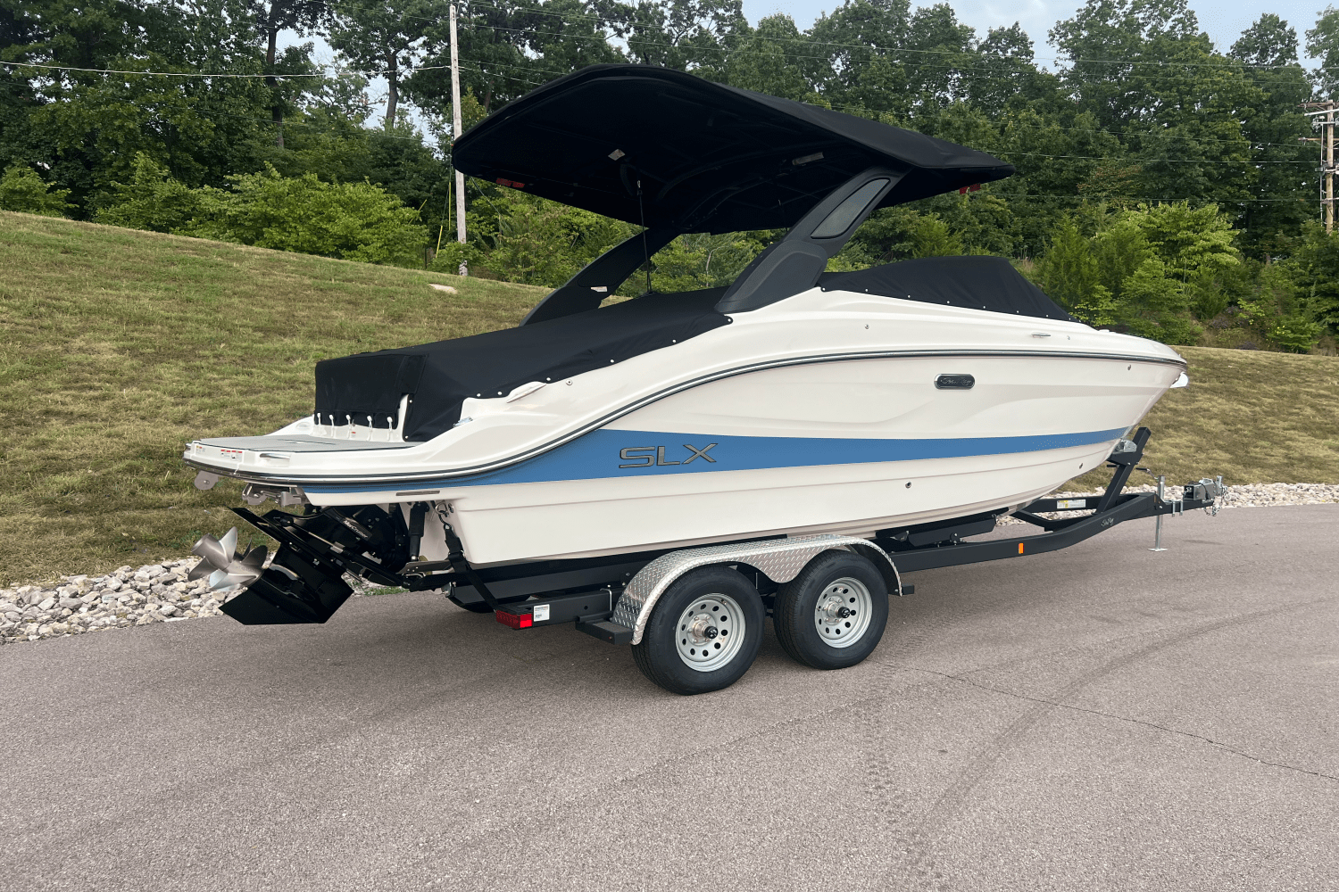 2026 Sea Ray SLX 260 Image Thumbnail #1