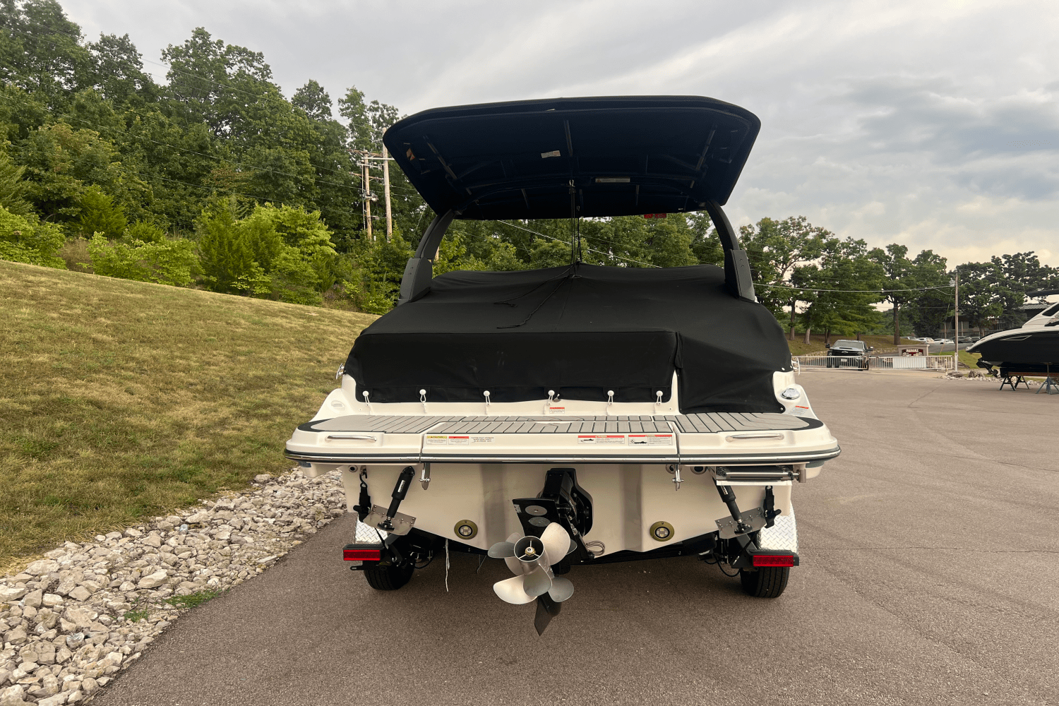 2026 Sea Ray SLX 260 Image Thumbnail #2