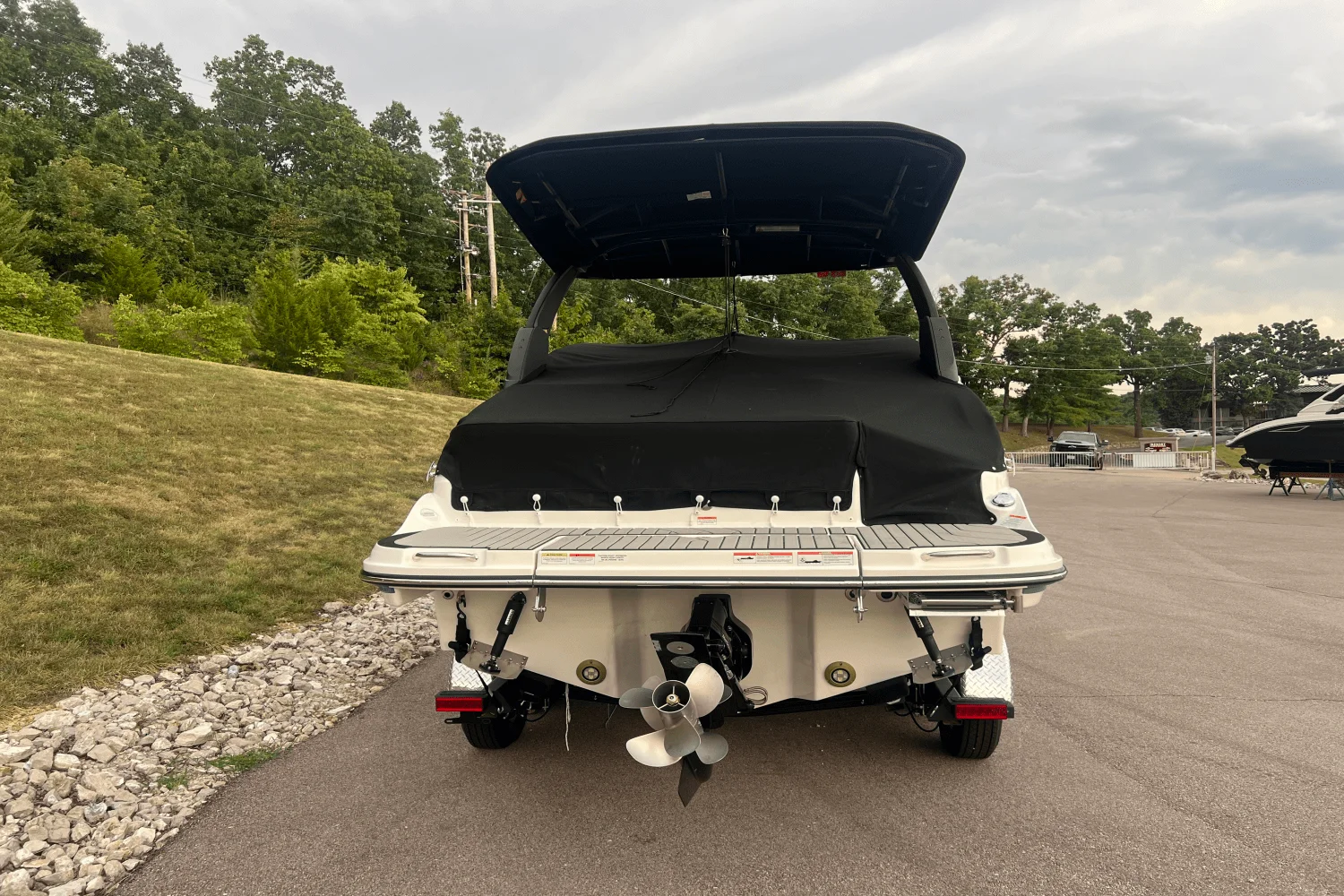 2026 Sea Ray SLX 260 Image Thumbnail #2