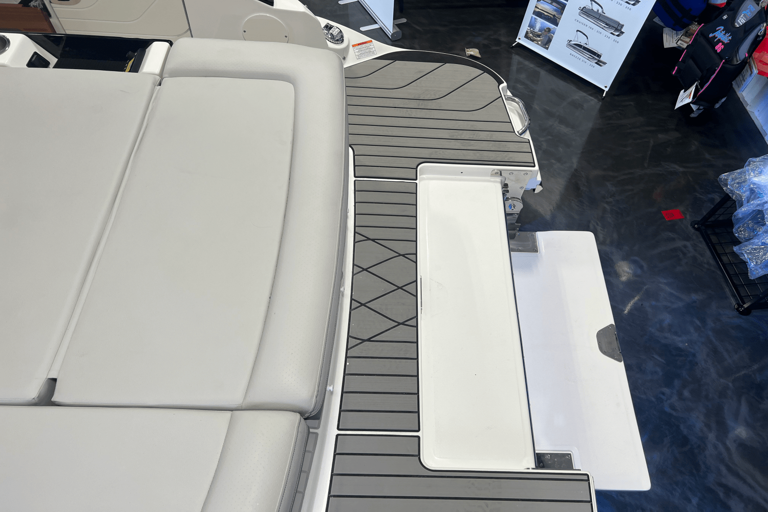 2026 Sea Ray SLX 260 Image Thumbnail #7