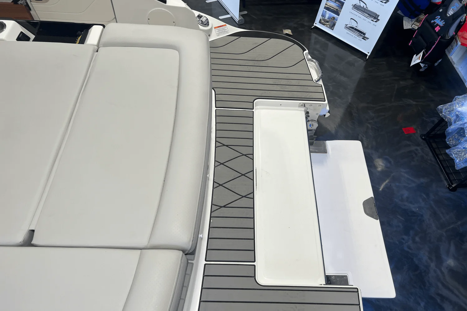 2026 Sea Ray SLX 260 Image Thumbnail #7