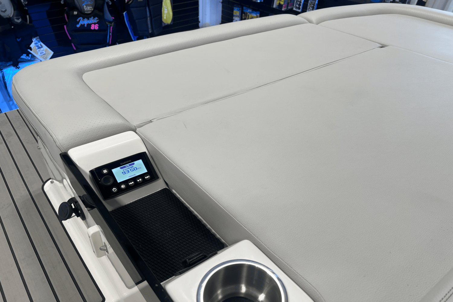 2026 Sea Ray SLX 260 Image Thumbnail #15