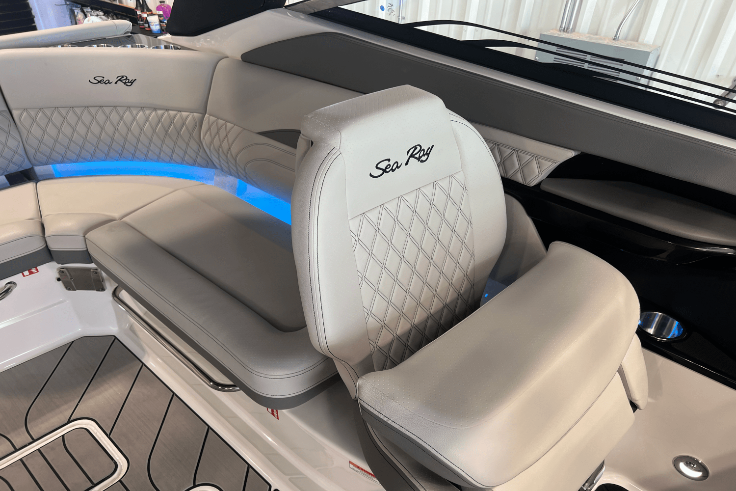 2026 Sea Ray SLX 260 Image Thumbnail #23