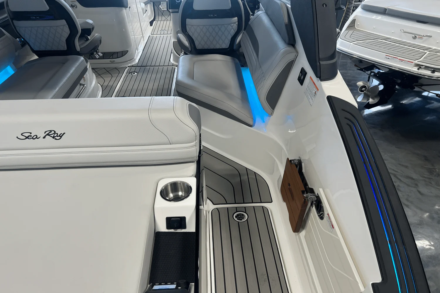 2026 Sea Ray SLX 260 Image Thumbnail #14