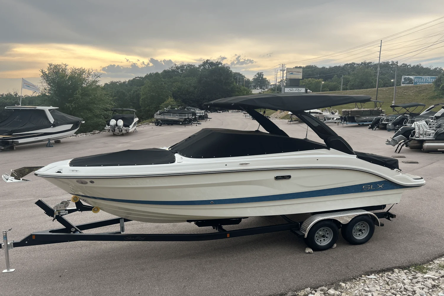 2026 Sea Ray SLX 260 Image Thumbnail #4