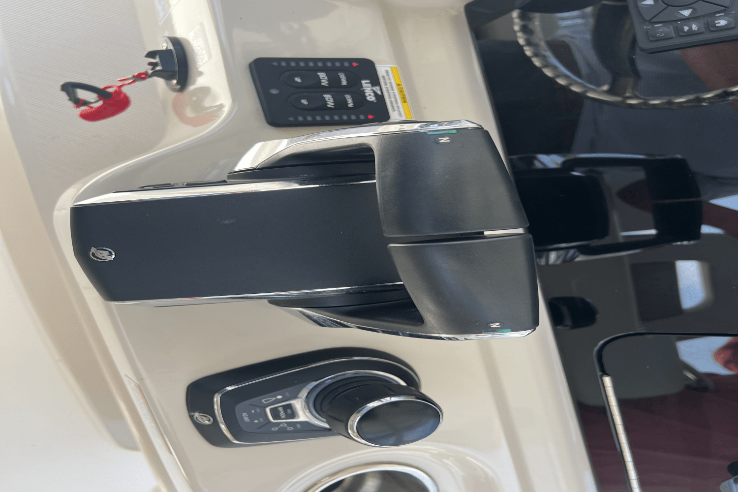 2023 Boston Whaler 330 OUTRAGE Image Thumbnail #7