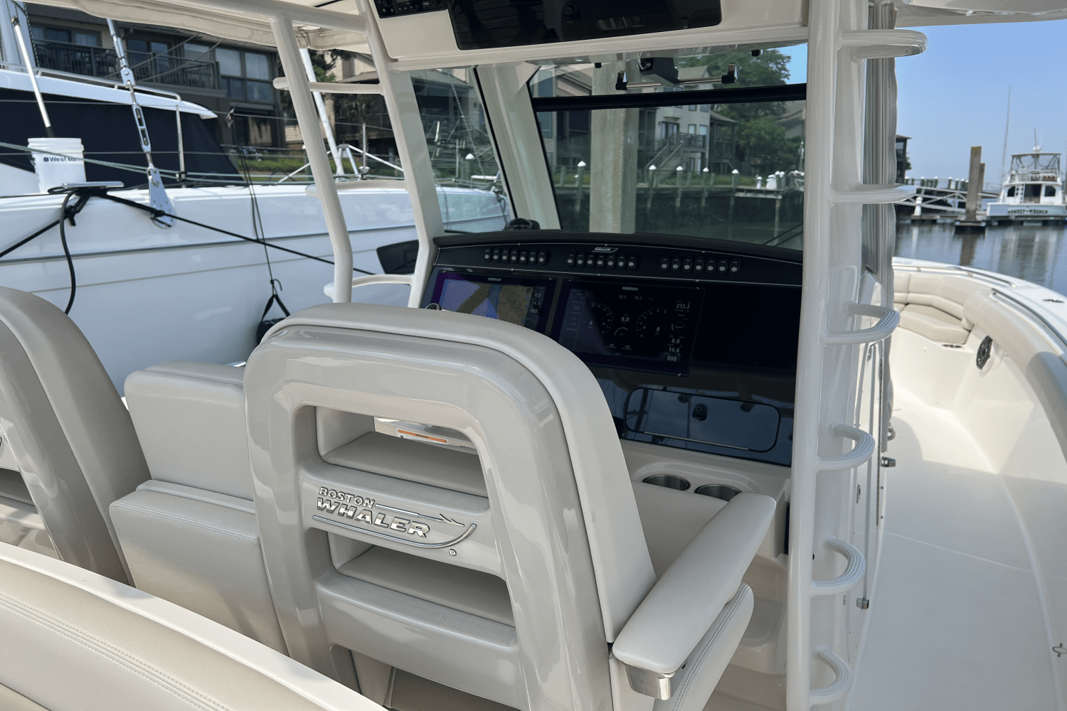 2023 Boston Whaler 330 OUTRAGE Image Thumbnail #9