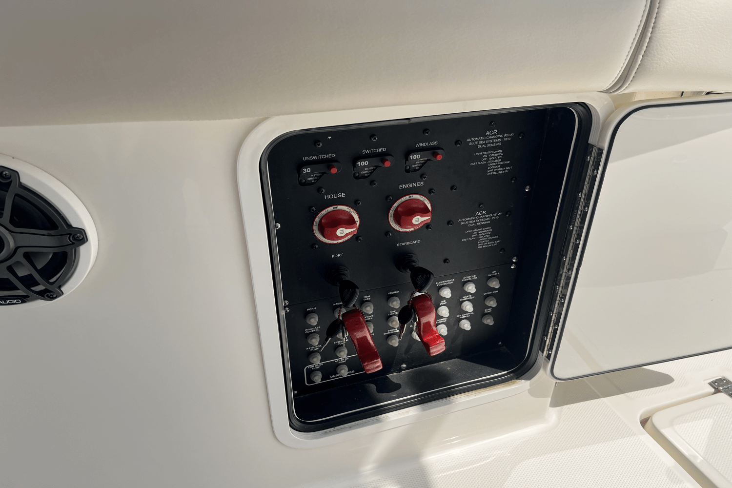 2023 Boston Whaler 330 OUTRAGE Image Thumbnail #35