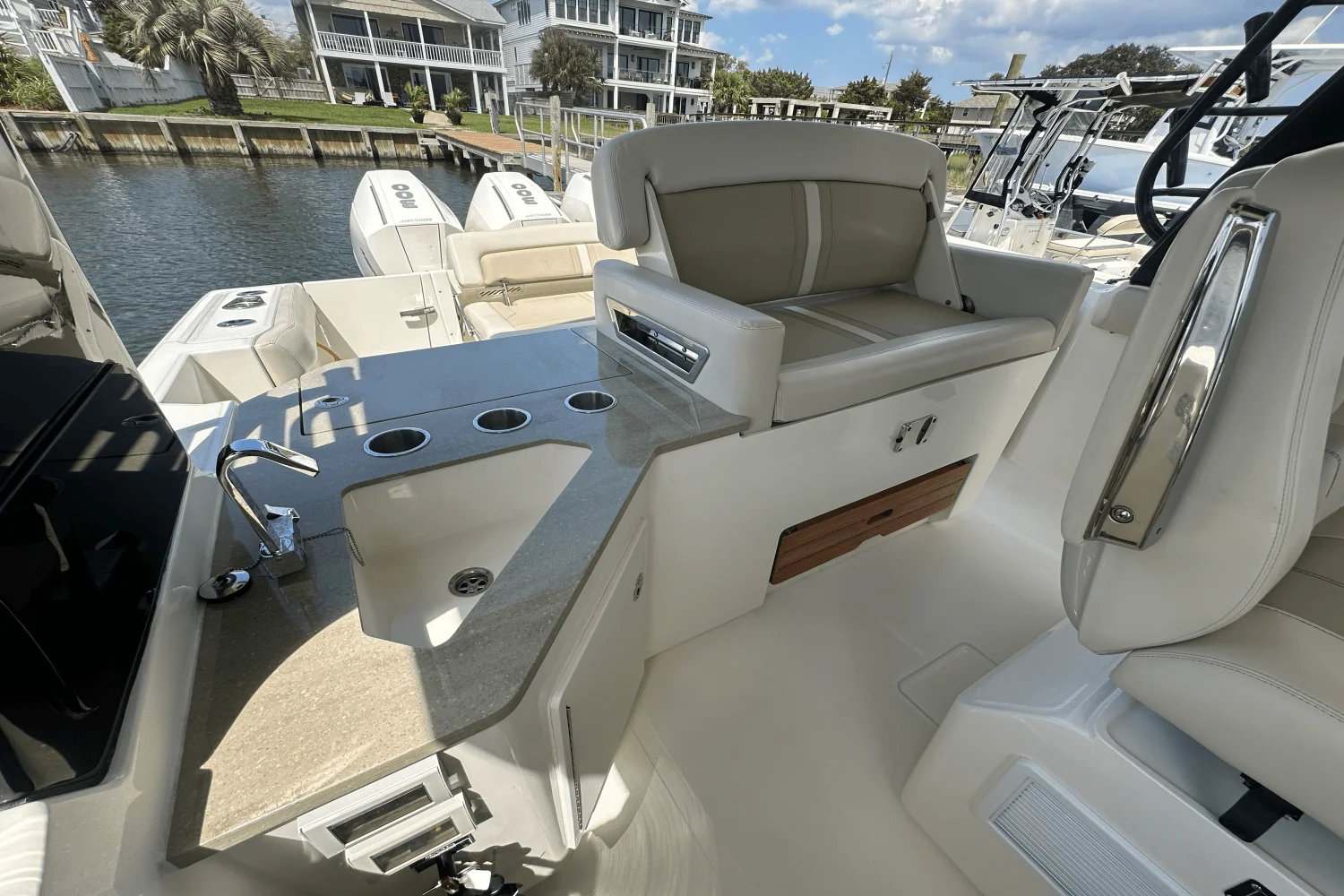 2023 Boston Whaler 350 REALM Image Thumbnail #17