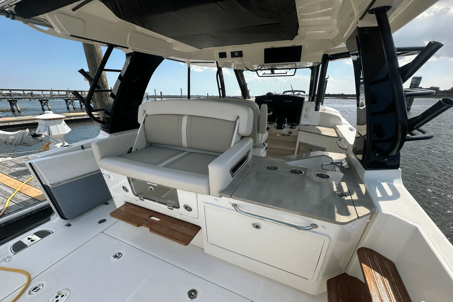 2023 Boston Whaler 350 REALM Image Thumbnail #14