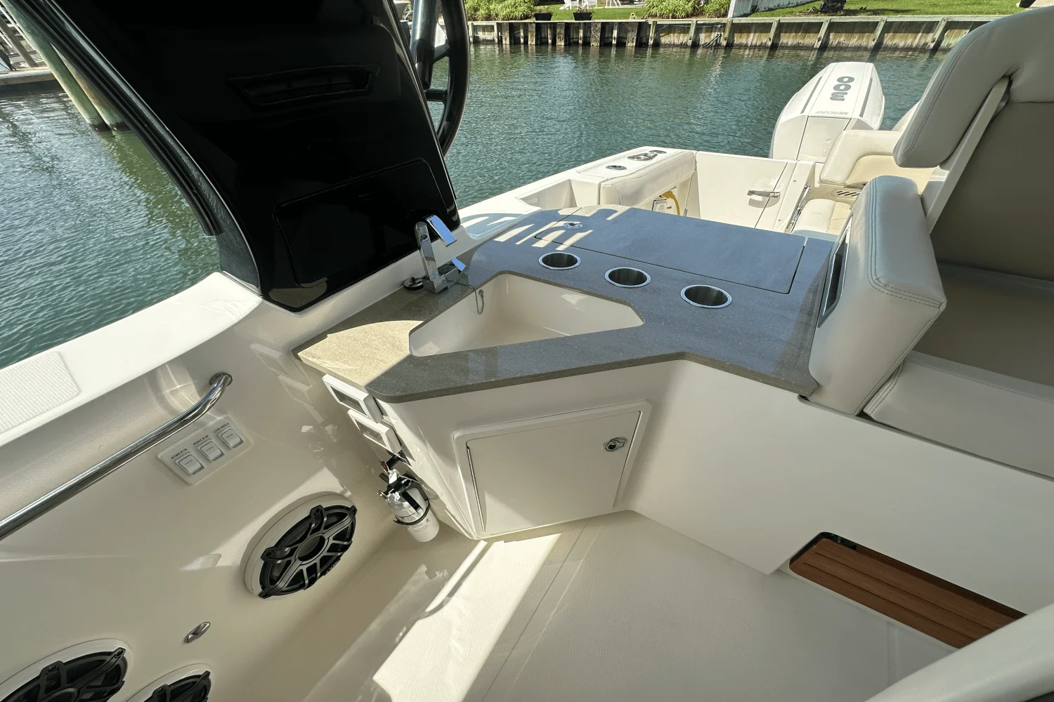 2023 Boston Whaler 350 REALM Image Thumbnail #16