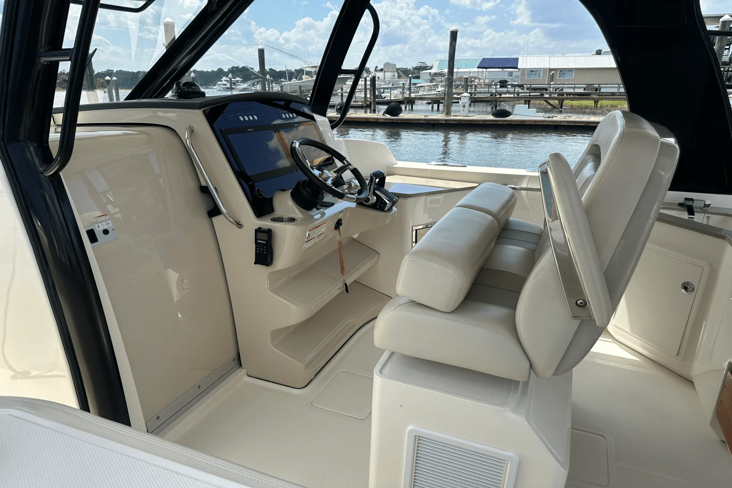 2023 Boston Whaler 350 REALM Image Thumbnail #5