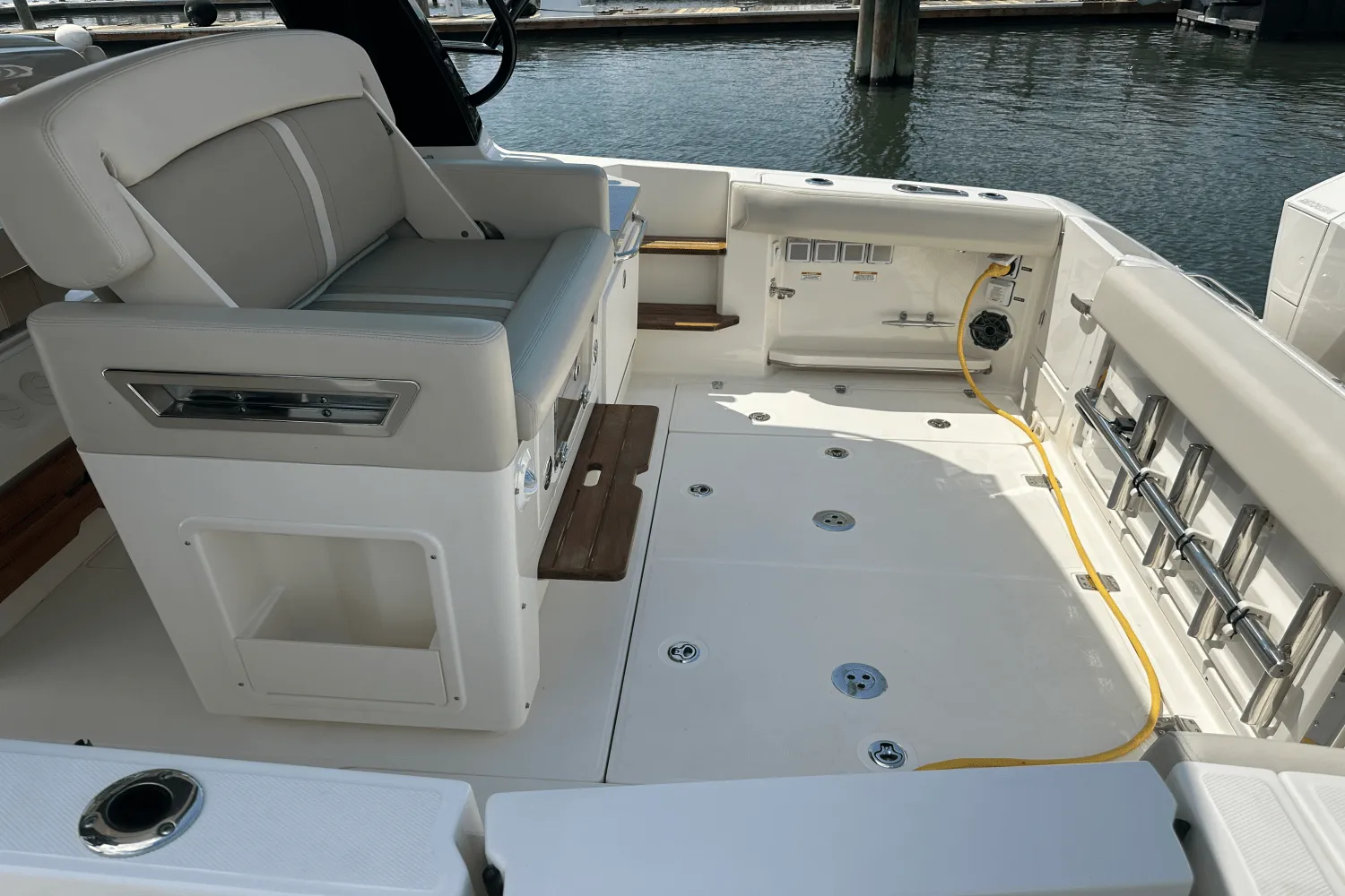 2023 Boston Whaler 350 REALM Image Thumbnail #3