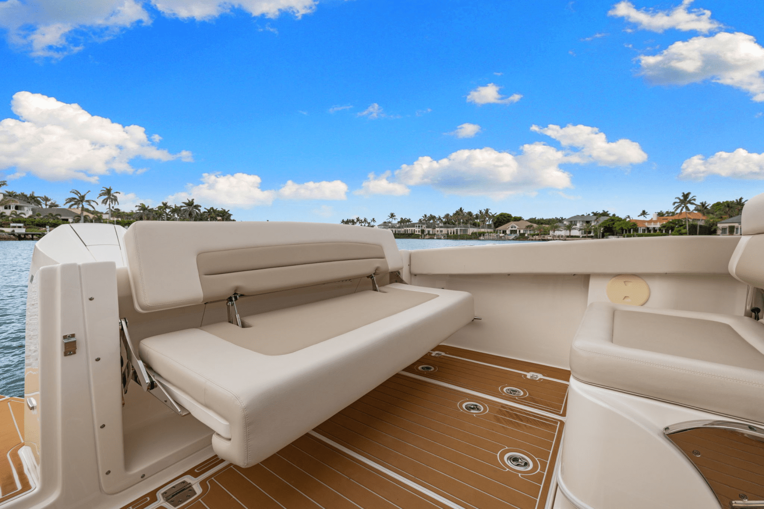 2023 Boston Whaler 320 VANTAGE Image Thumbnail #11