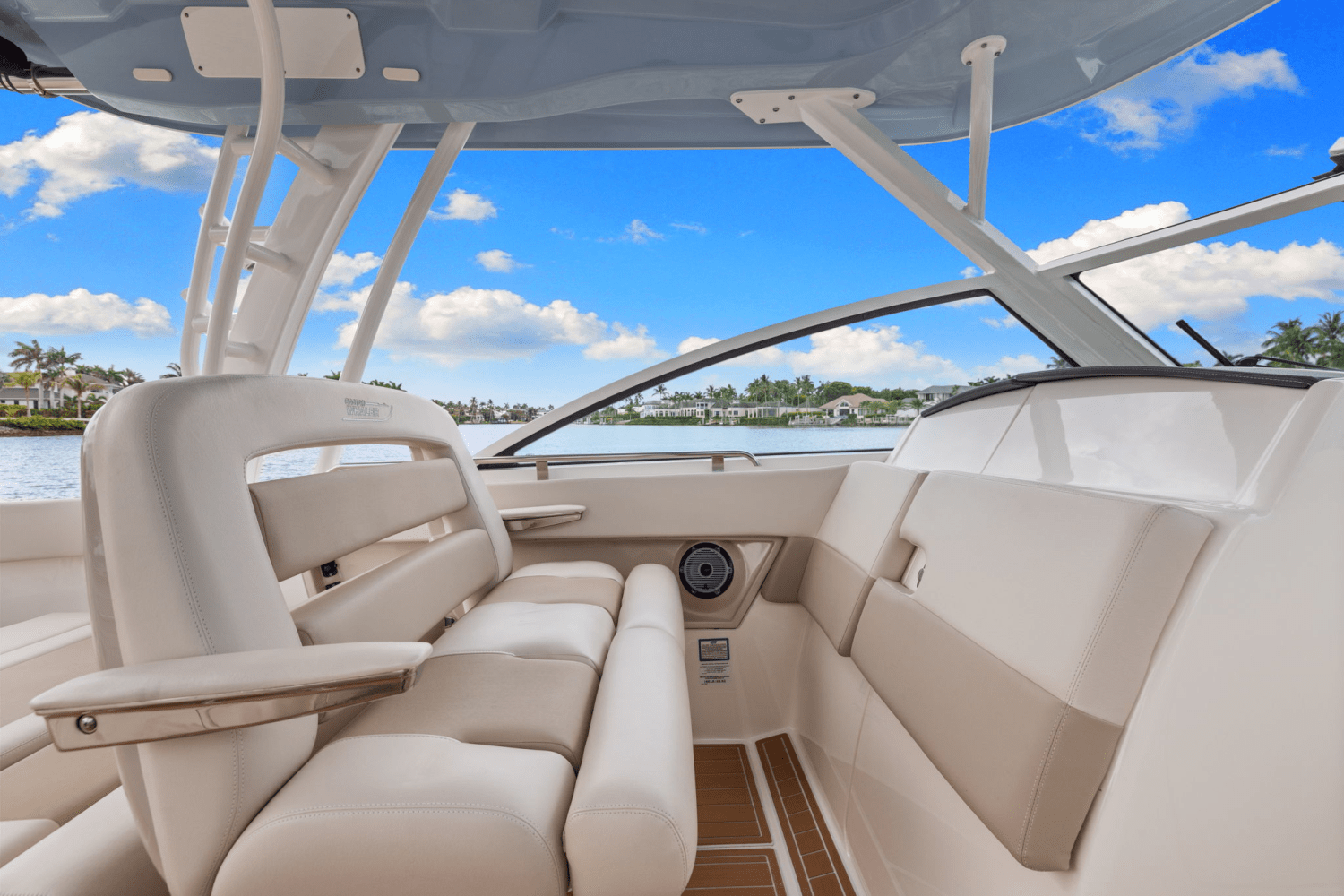 2023 Boston Whaler 320 VANTAGE Image Thumbnail #23