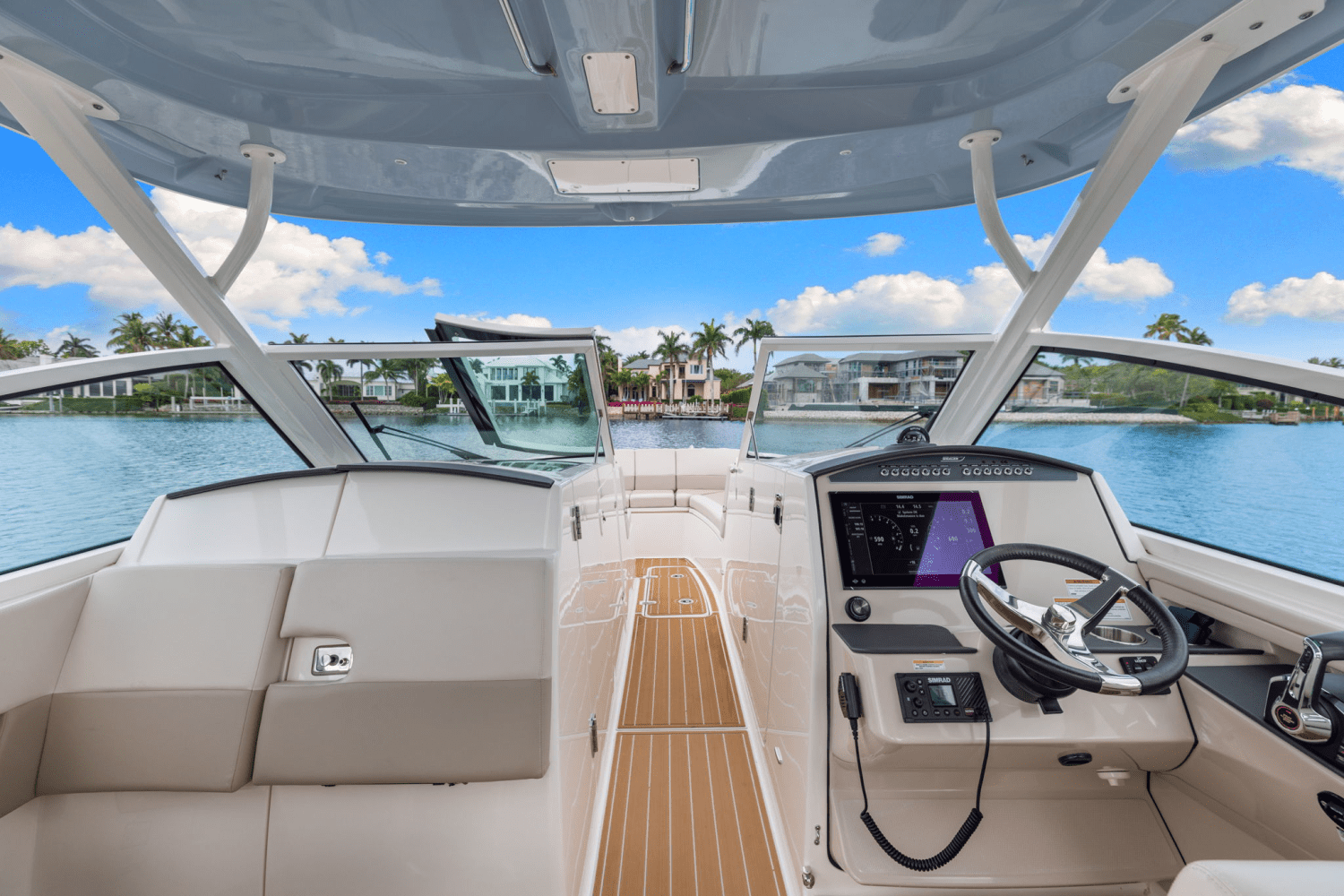 2023 Boston Whaler 320 VANTAGE Image Thumbnail #27