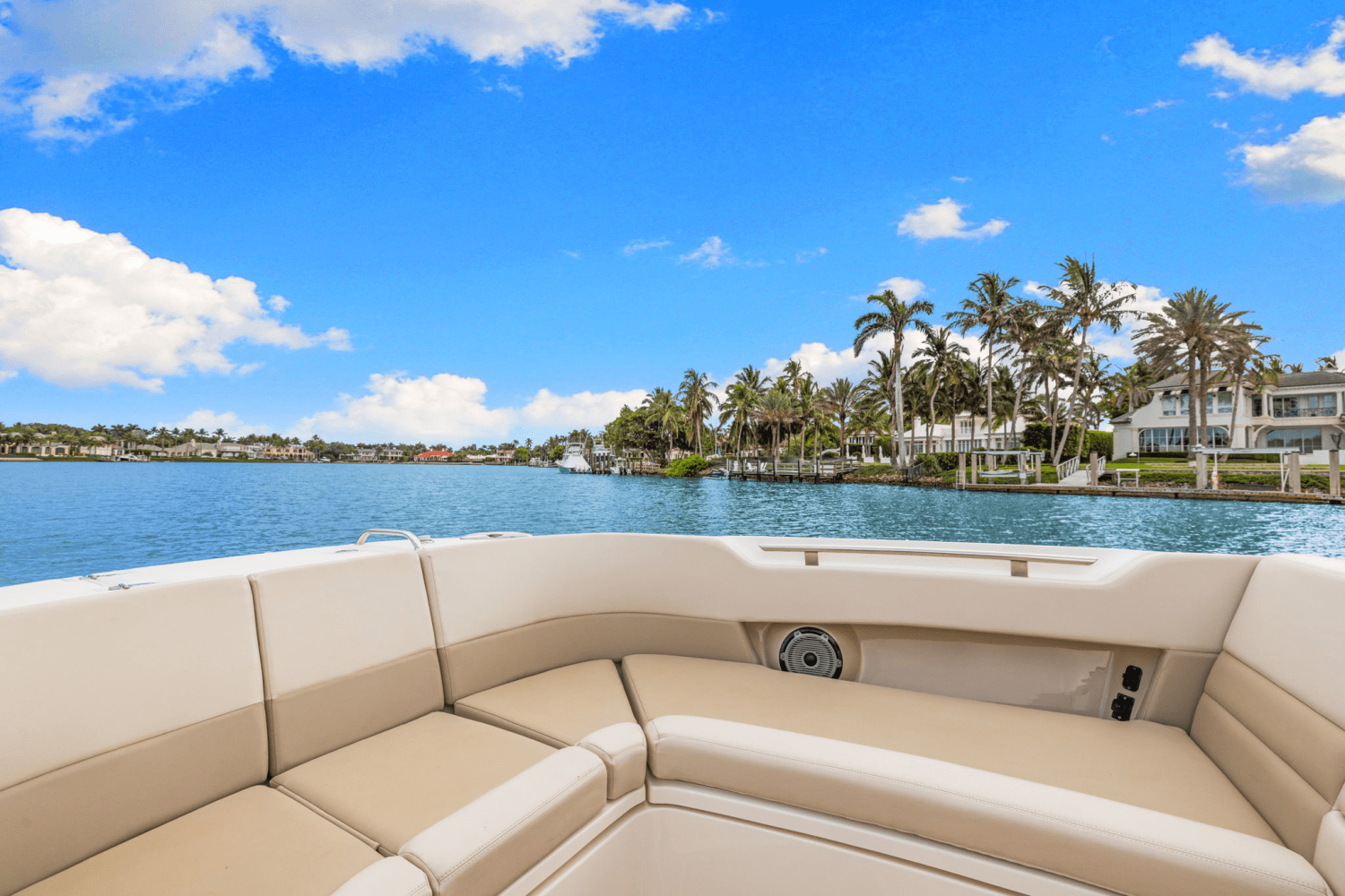 2023 Boston Whaler 320 VANTAGE Image Thumbnail #10