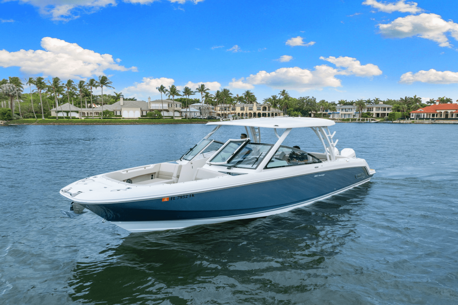2023 Boston Whaler 320 VANTAGE Image Thumbnail #1