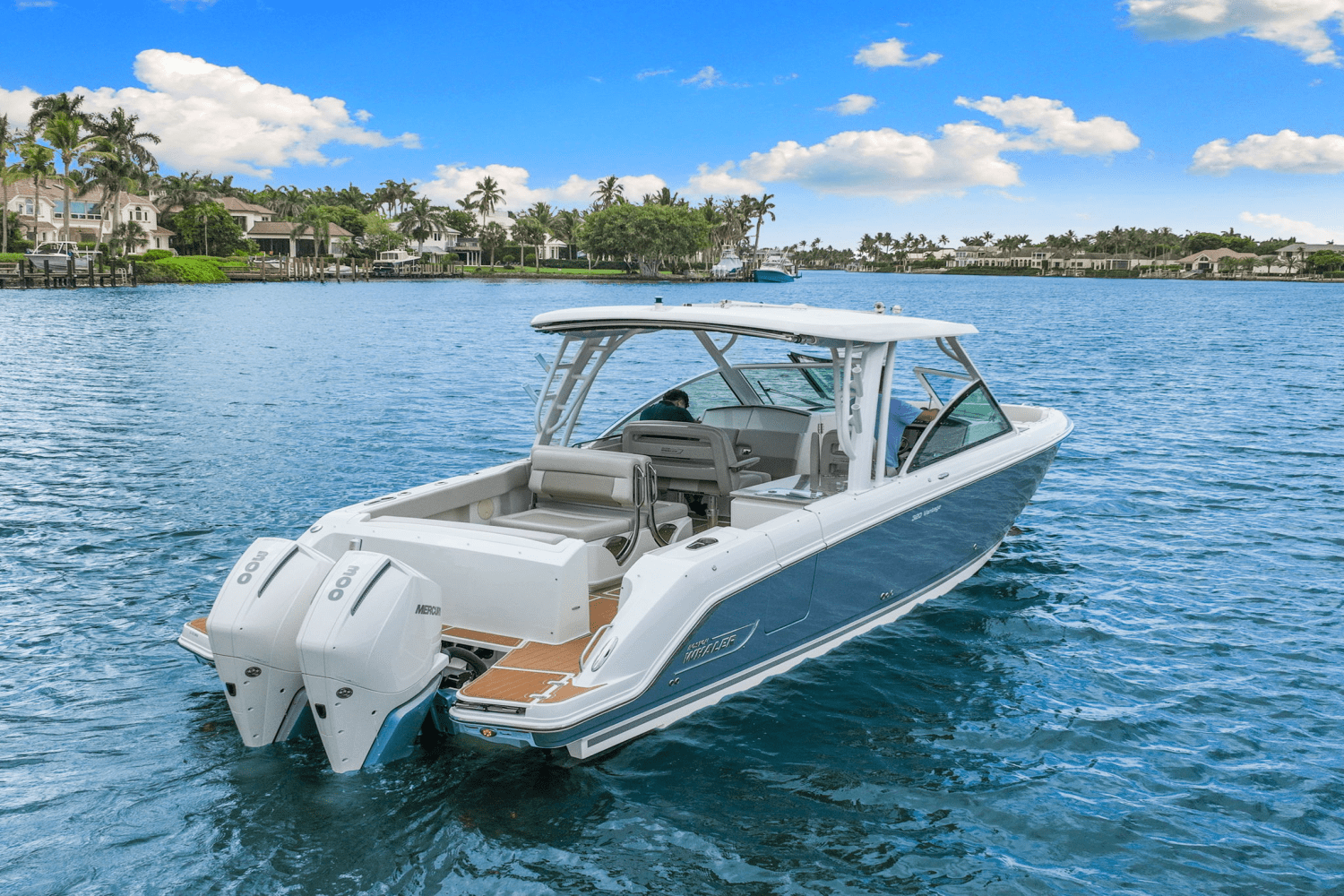2023 Boston Whaler 320 VANTAGE Image Thumbnail #3