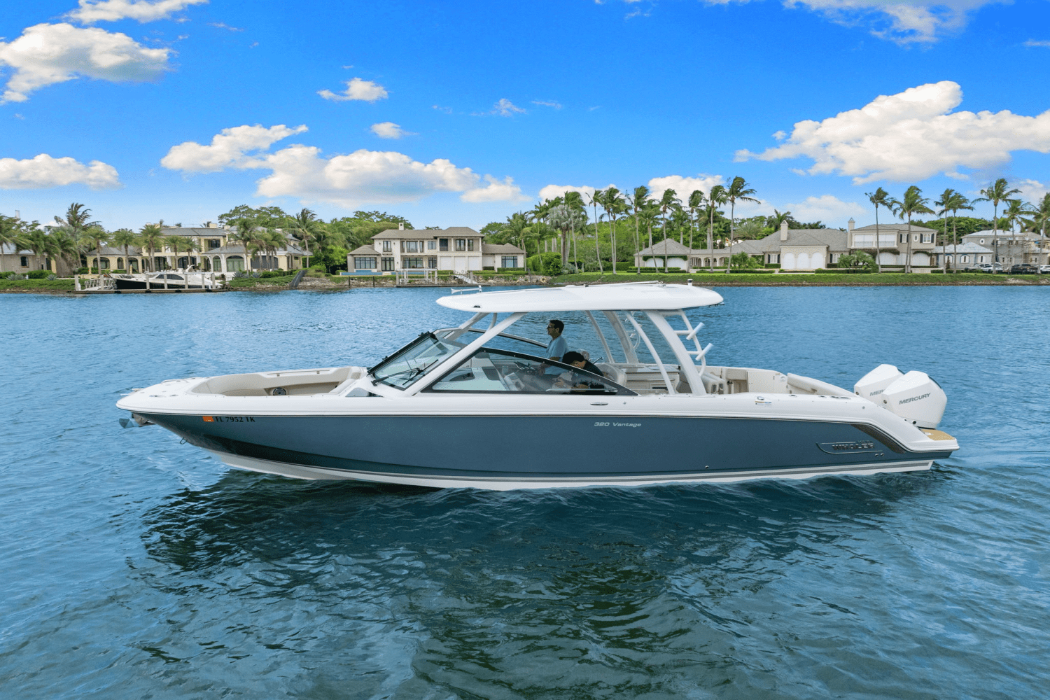 2023 Boston Whaler 320 VANTAGE Image Thumbnail #5