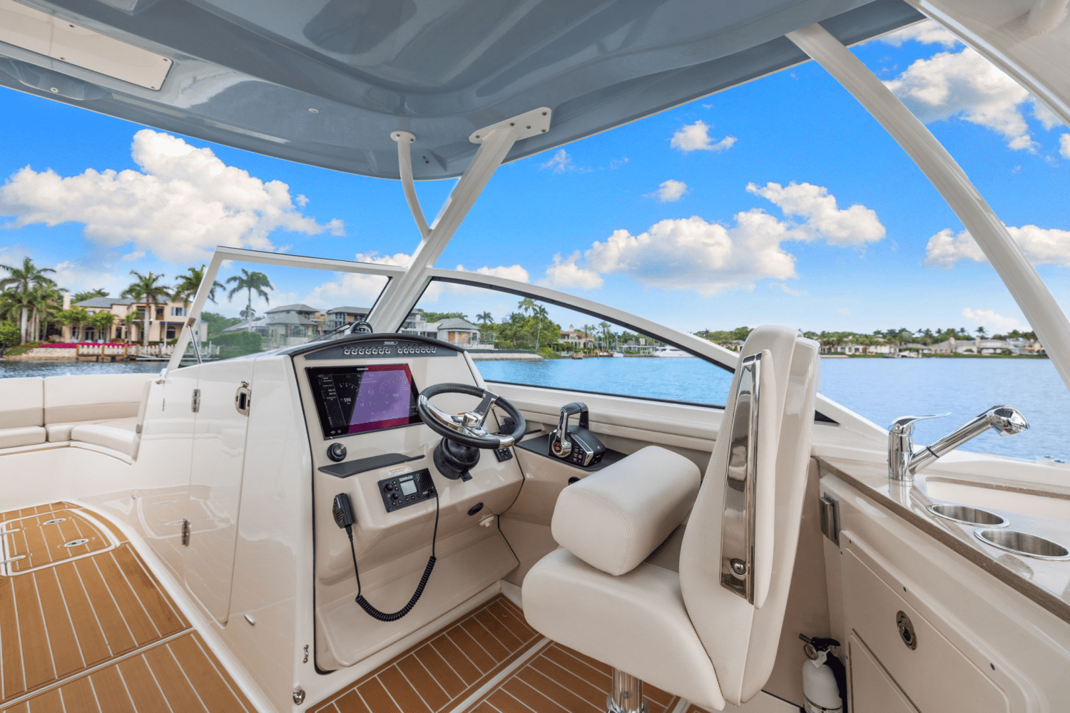 2023 Boston Whaler 320 VANTAGE Image Thumbnail #22